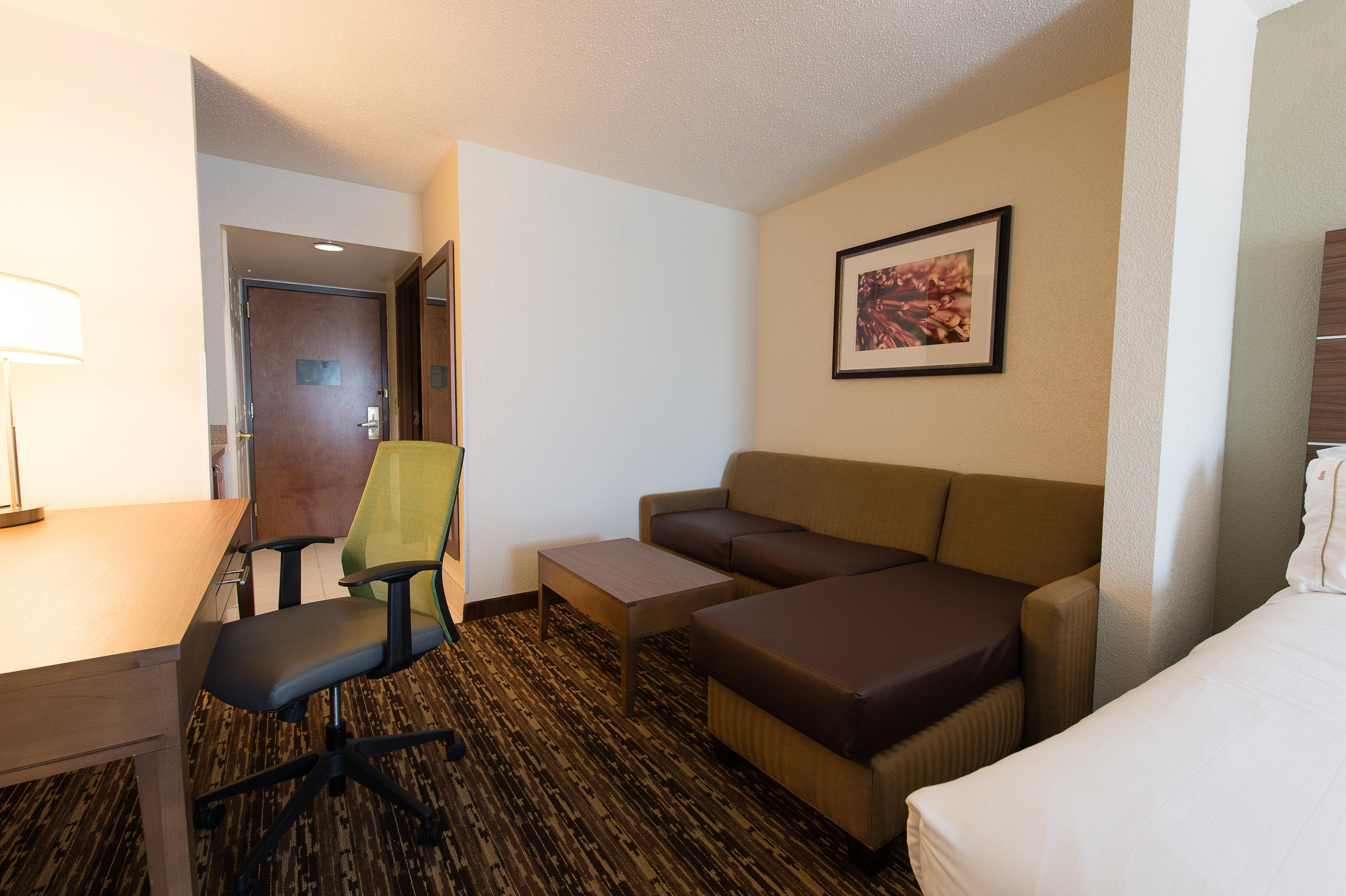 Holiday Inn Express & Suites Walterboro By Ihg Exterior photo